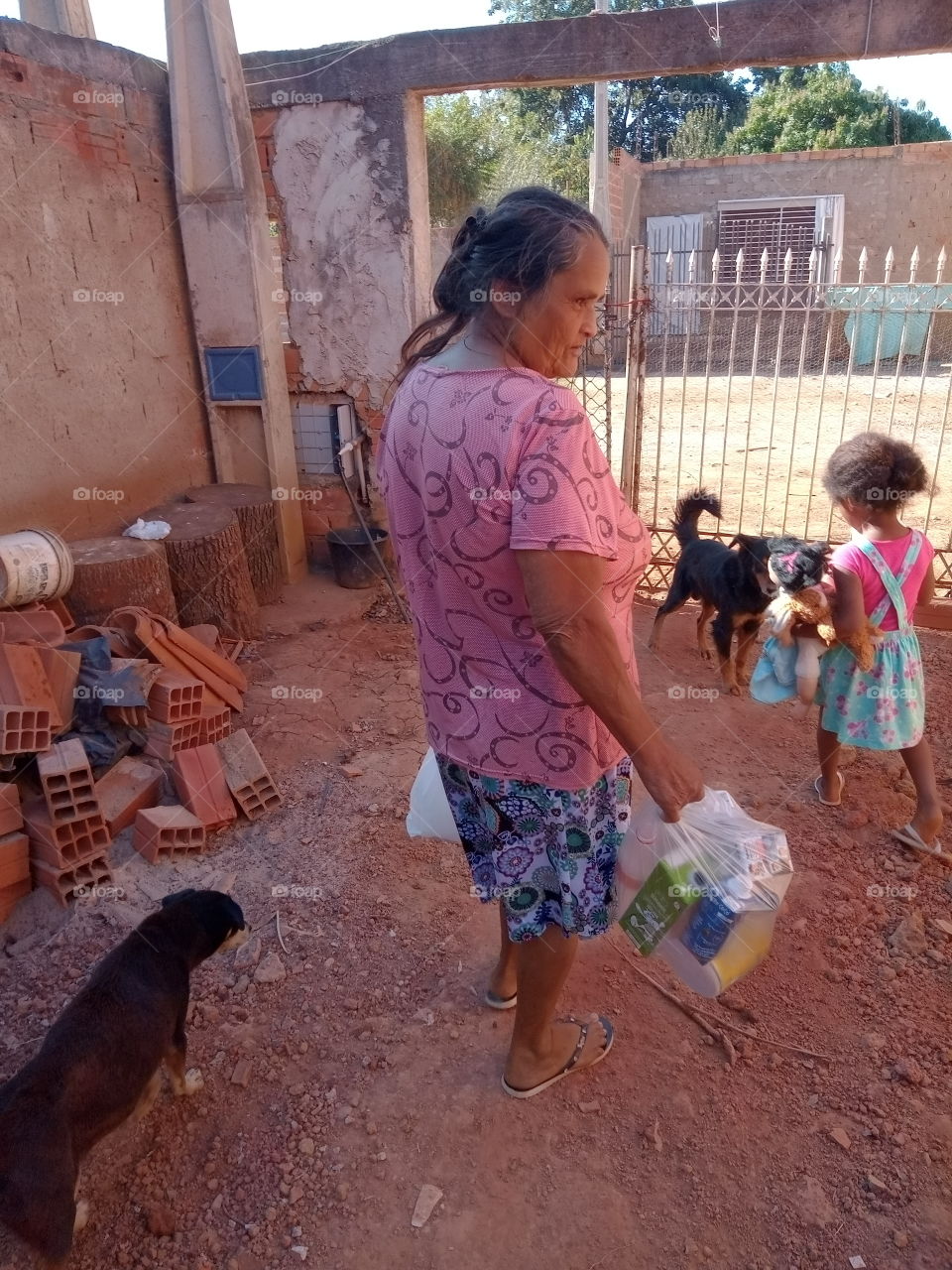 Senhora com reciclagem