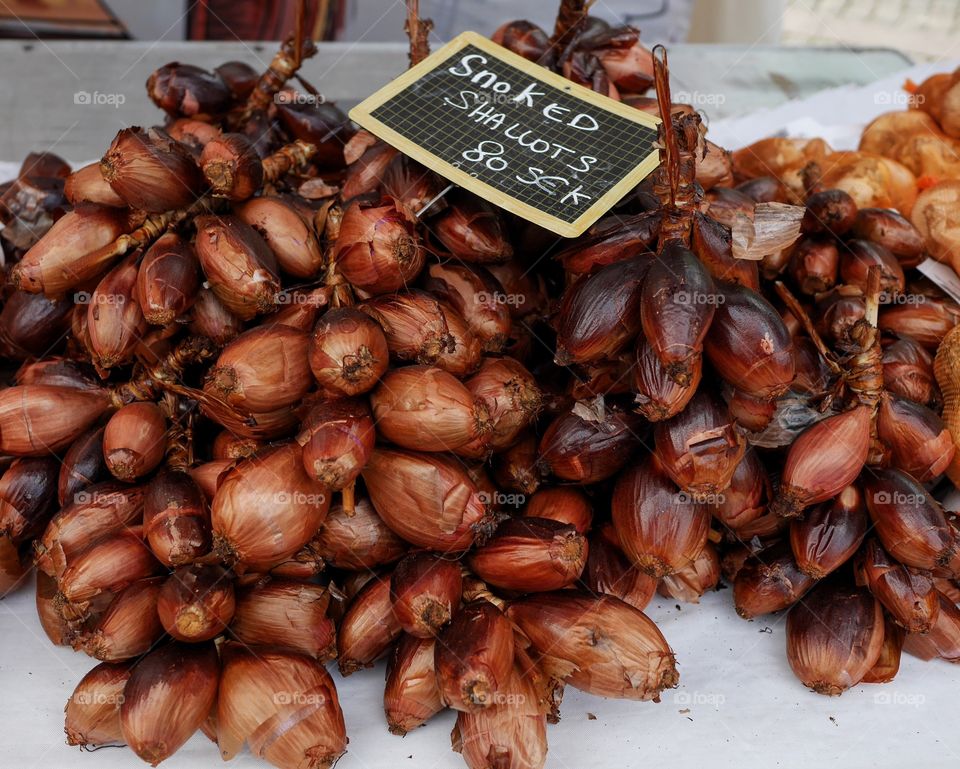 Smoked onions on the foodmarket 