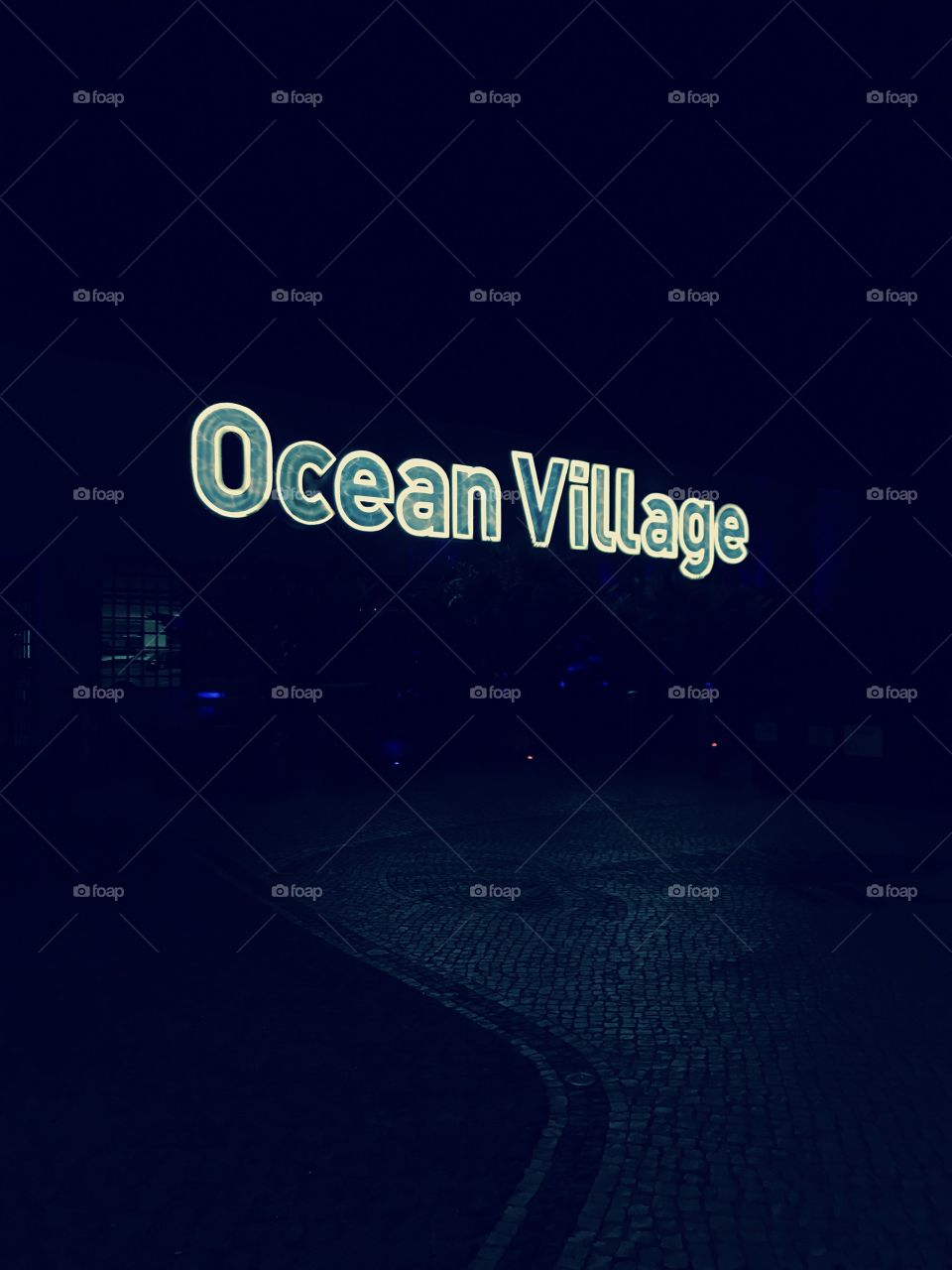 Ocean-village-promenade-bars-nightlife 