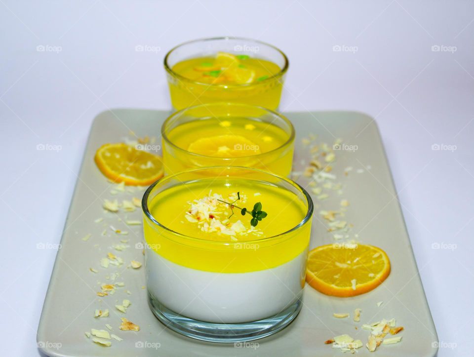 Yogurt and lemon panna cotta