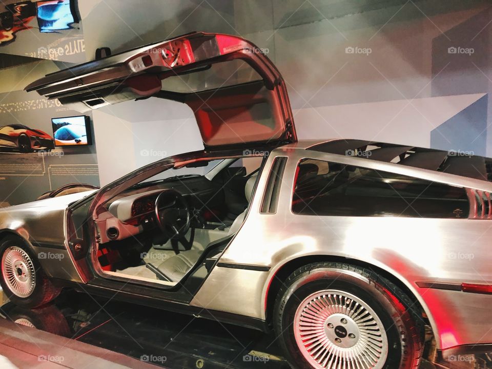 Old car (DeLorean)