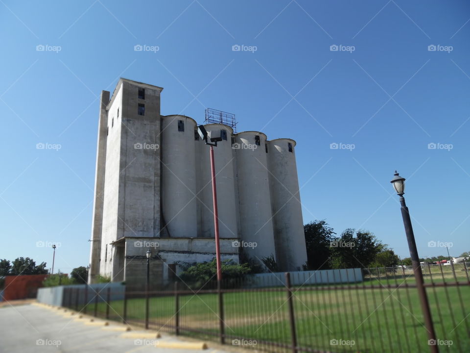 Graham grain elevator. This is a picture of a Texas grain elevator. 👣 🚶 🏃 🔥 💨