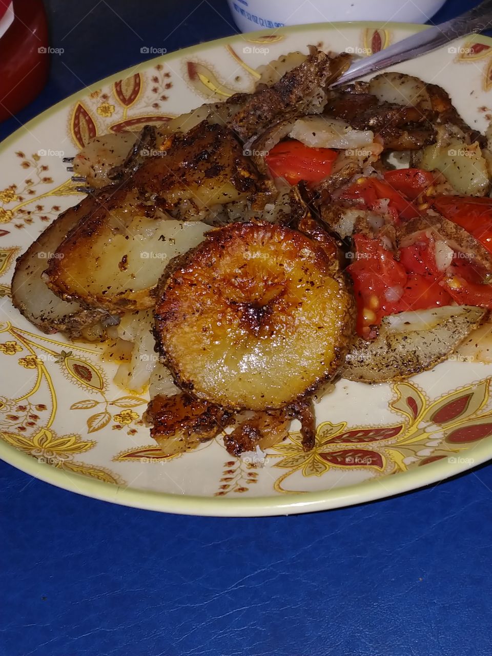 plate potatos fried tomato dinner