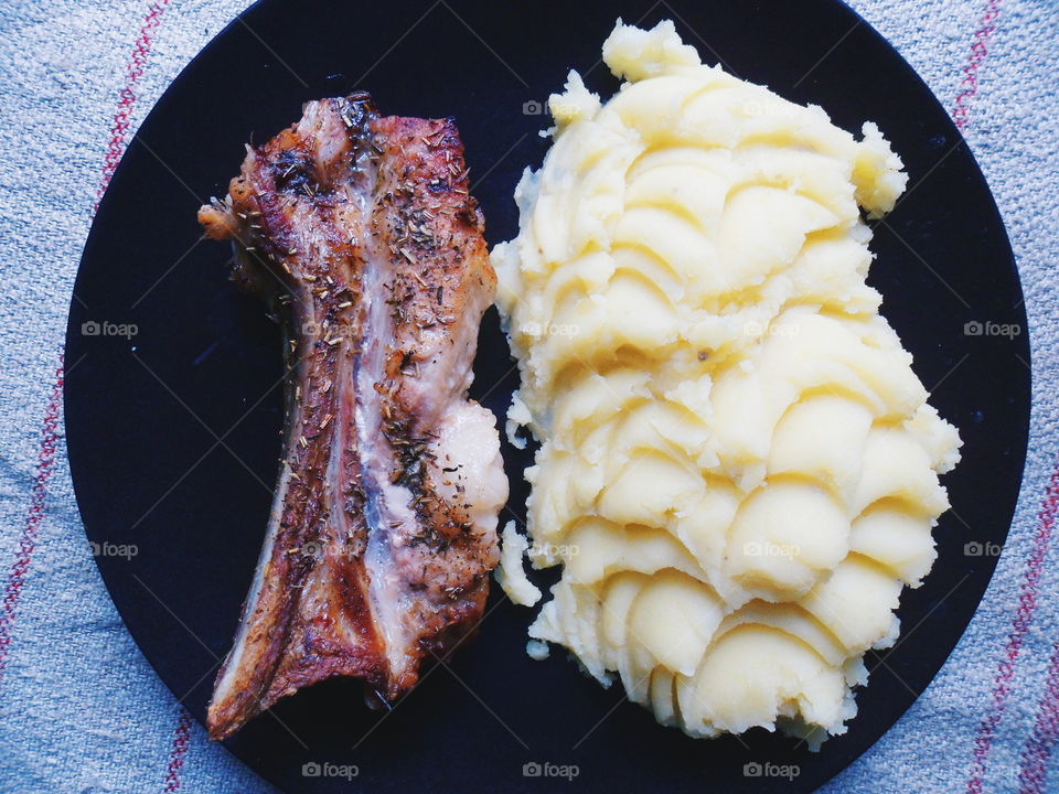 Grilled pork ribs with potato