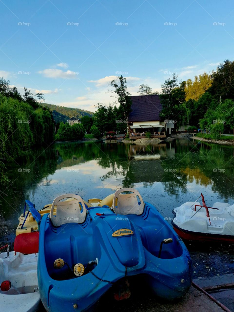 the quiet lake in Moneasa