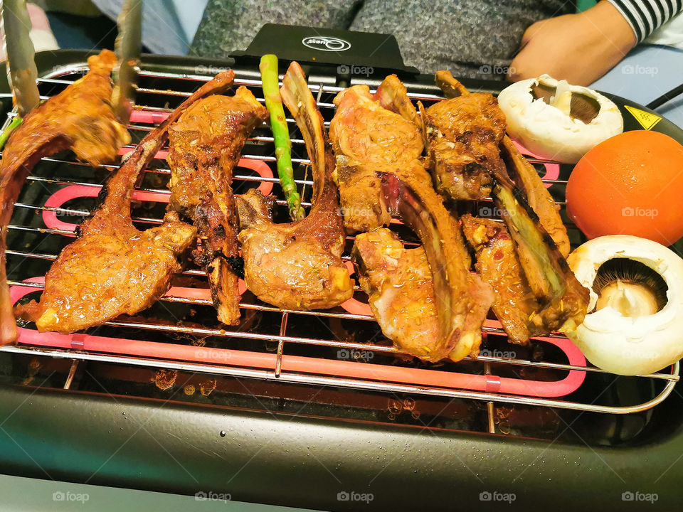 Grilled lamb chops with veggies.