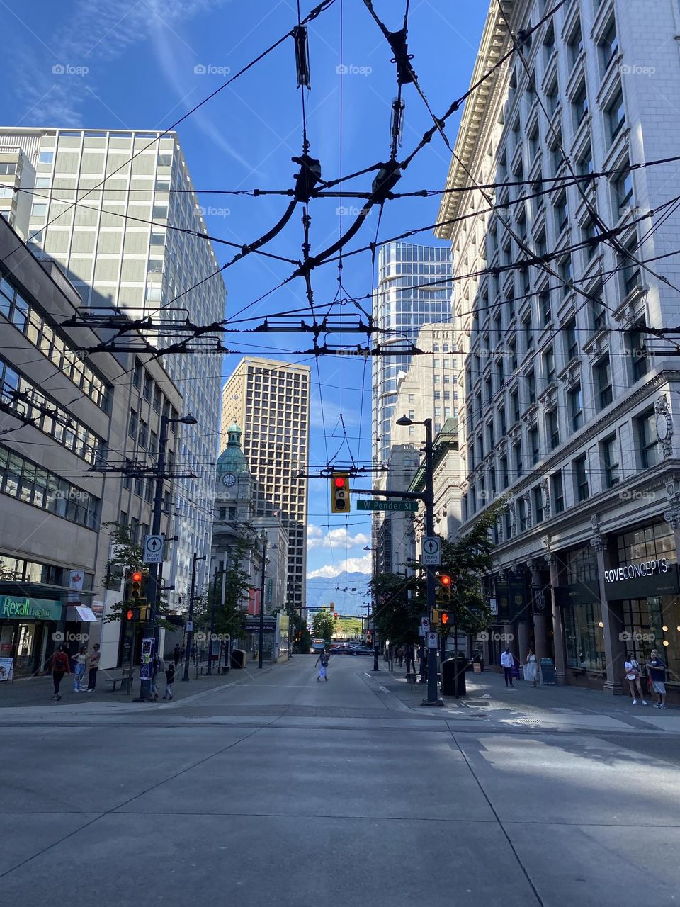 Downtown Vancouver, dwarfed by glass giants and entangled by cables. The city of grandeur and Canadian might 🇨🇦