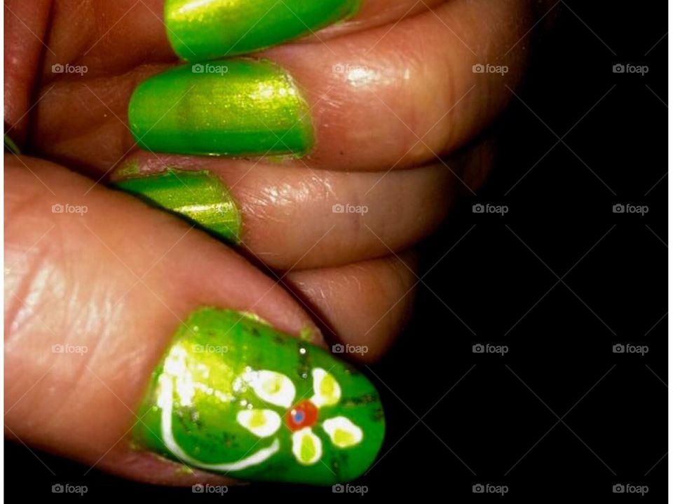 Green nails with a flower 