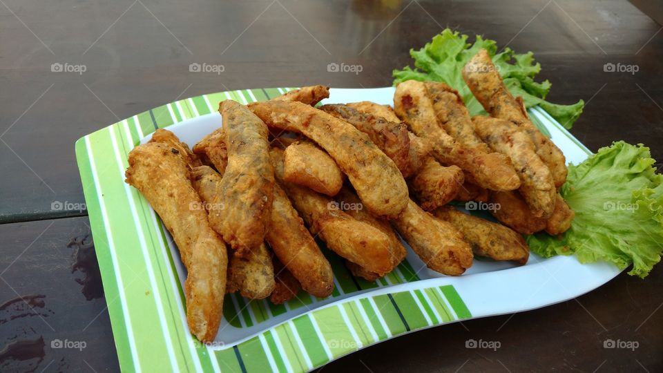 Porção de peixe frito.