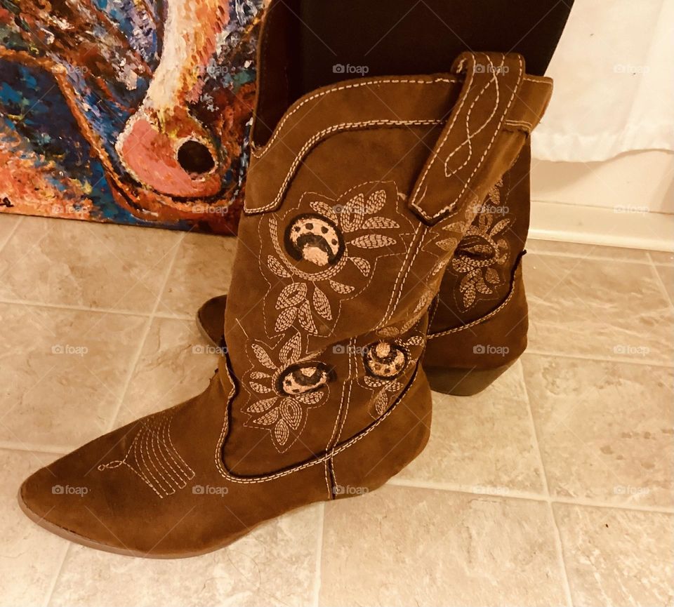 Otoño se vino con todo y frío así que a desempolvar las viejas  botas ,ya estoy un poco harta de ver calabazas por doquier ya por favor no sigamos atrayendo esa baja vibración al planeta 