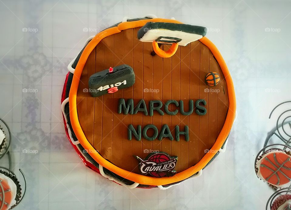 Cake my day!
Love cakes. Love basketball. So, here's for little one's birthday!
