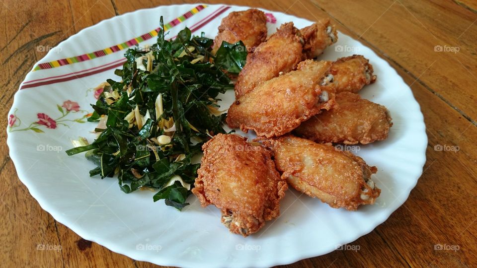 fried Chicken with Herbs. ปีกไก่ทอดสมุนไพร ( Fried Chicken with Herbs ) Thai food