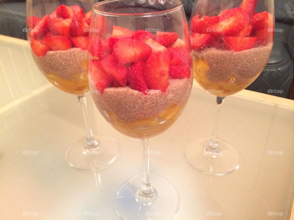 Coctel de miel, avena y fresas 