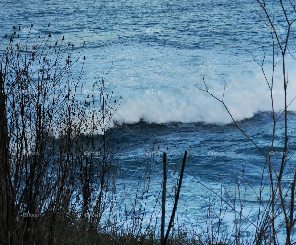 Olas llegando a las rocad