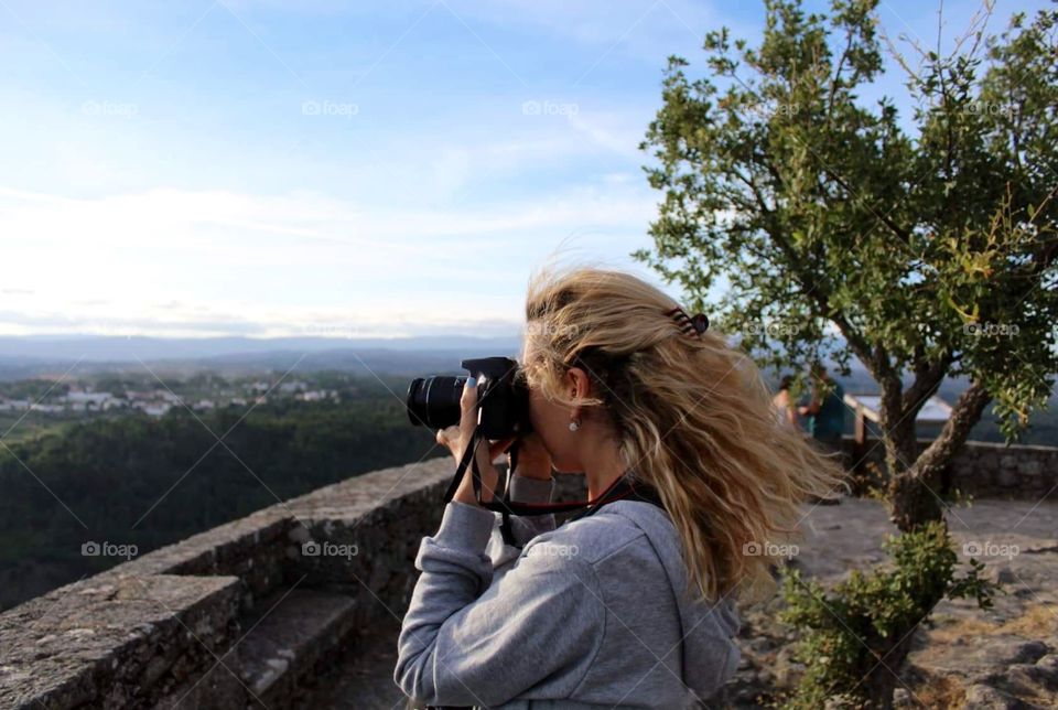 Girl and her camera shooting photos 