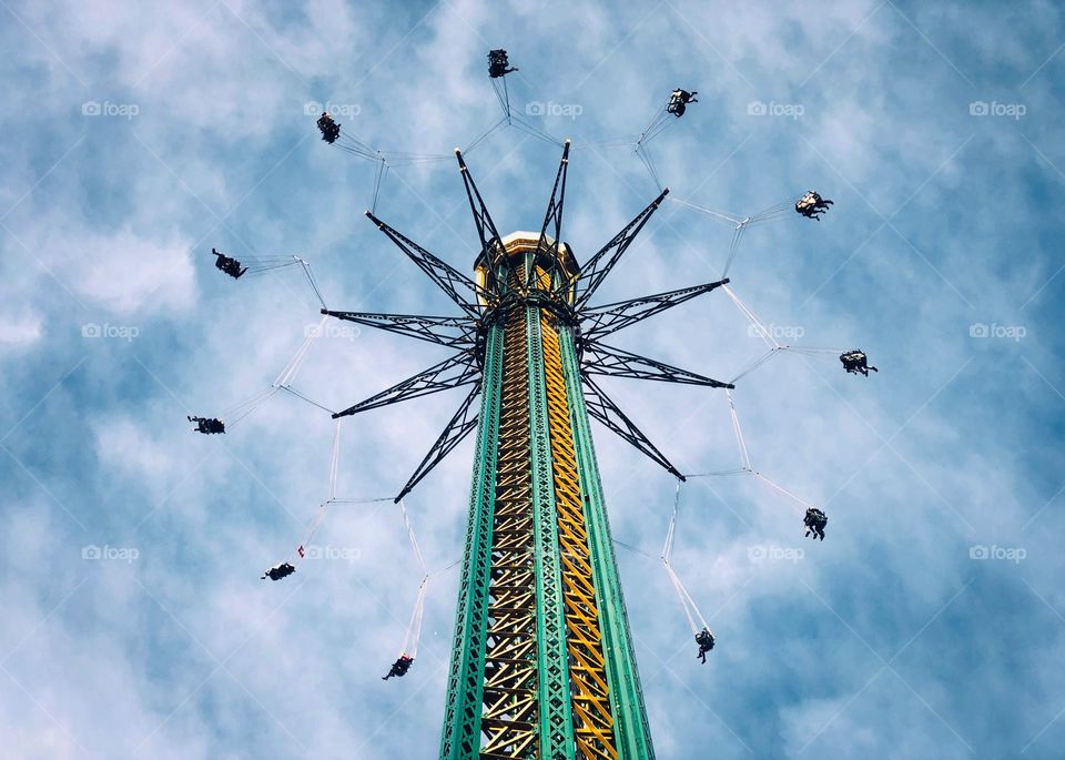 Symmetrical carousel 