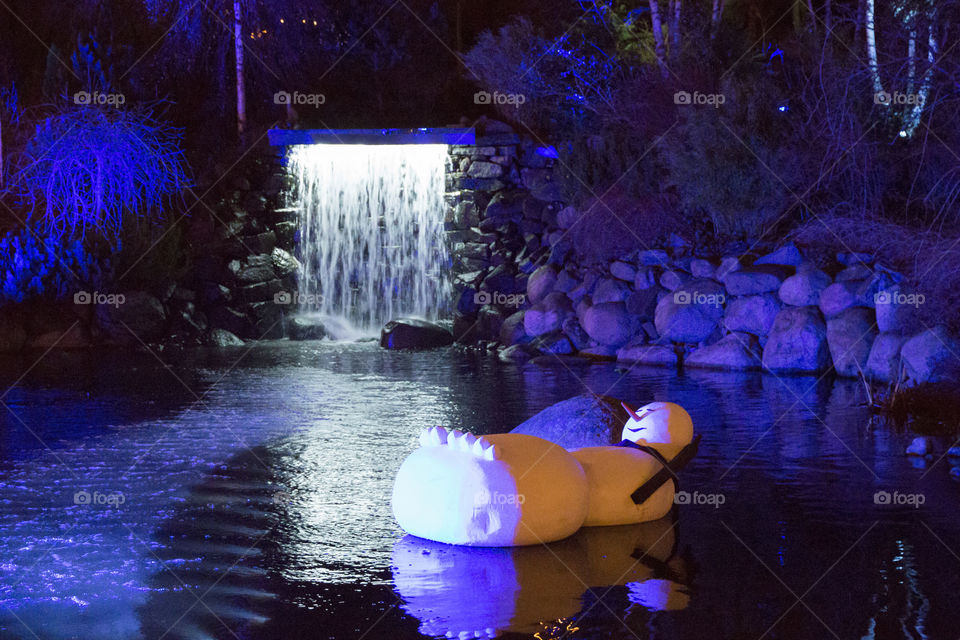 Christmas, Frosty the snowman takes a bath 