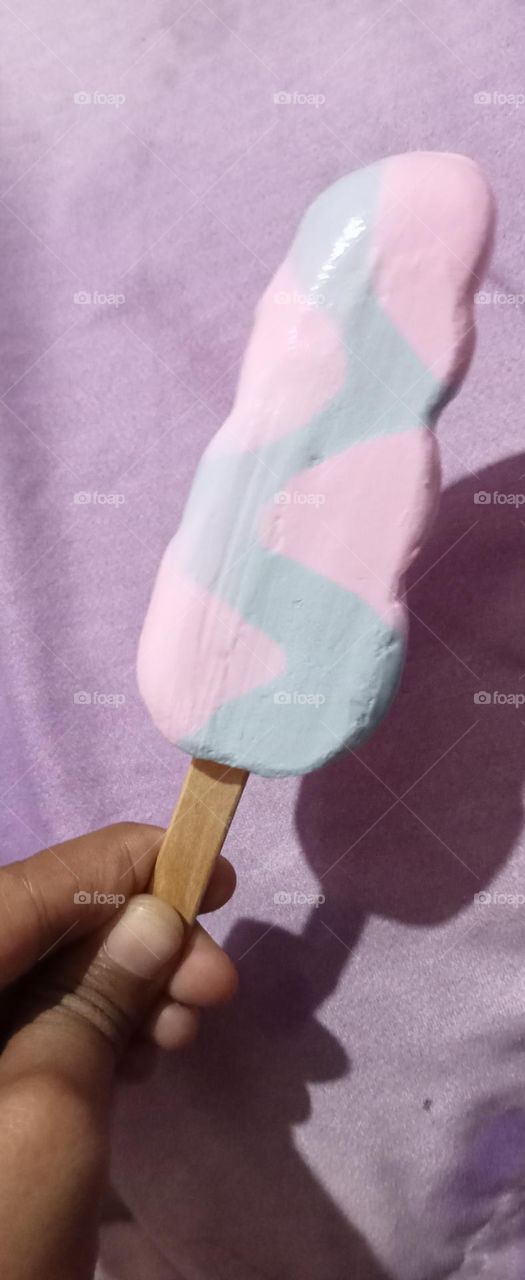 Amul's hand holding strawberry 🍓-Chocolate ice cream on a stick. 🍡 Awesome taste, very delicious 😋 icecream. Colorful attractive design and delicious, cool icecream.