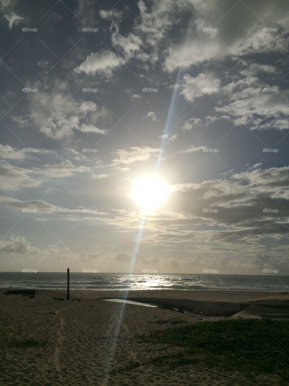 Desperte, Jundiaí, para uma ótima 4a feira!
Como a paisagem não está convidativa para o clique caipira do amanhecer, vai um clique caiçara, da Praia Do Futuro II, em Fortaleza-CE, datada de 3 anos atrás (sem filtros).