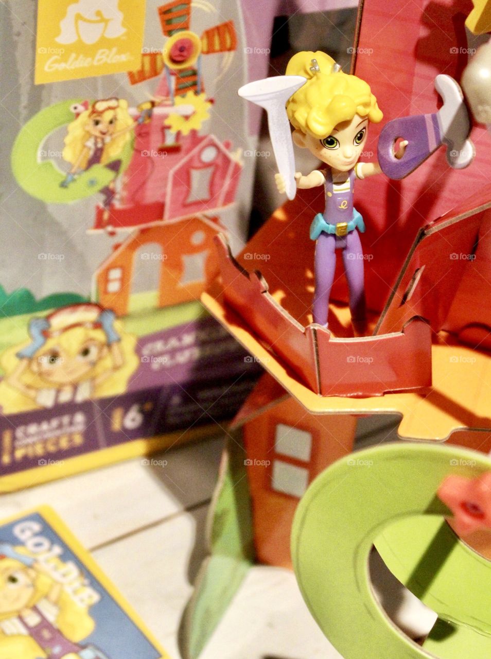 Goldie Blox Builds A Clubhouse 