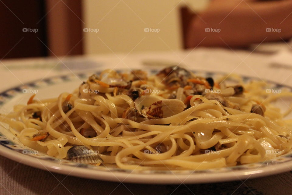 a dish with spaghetti and clams