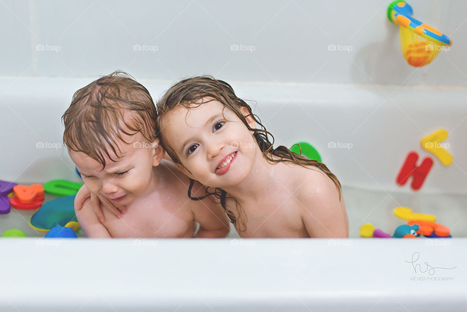 Kids in bathtub 