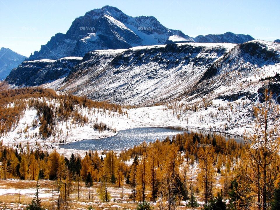 There is something so magical about hiking in the chill of some of the first snowfalls of autumn 