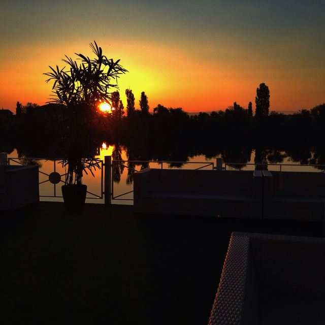 sky party sun lake by bogmol