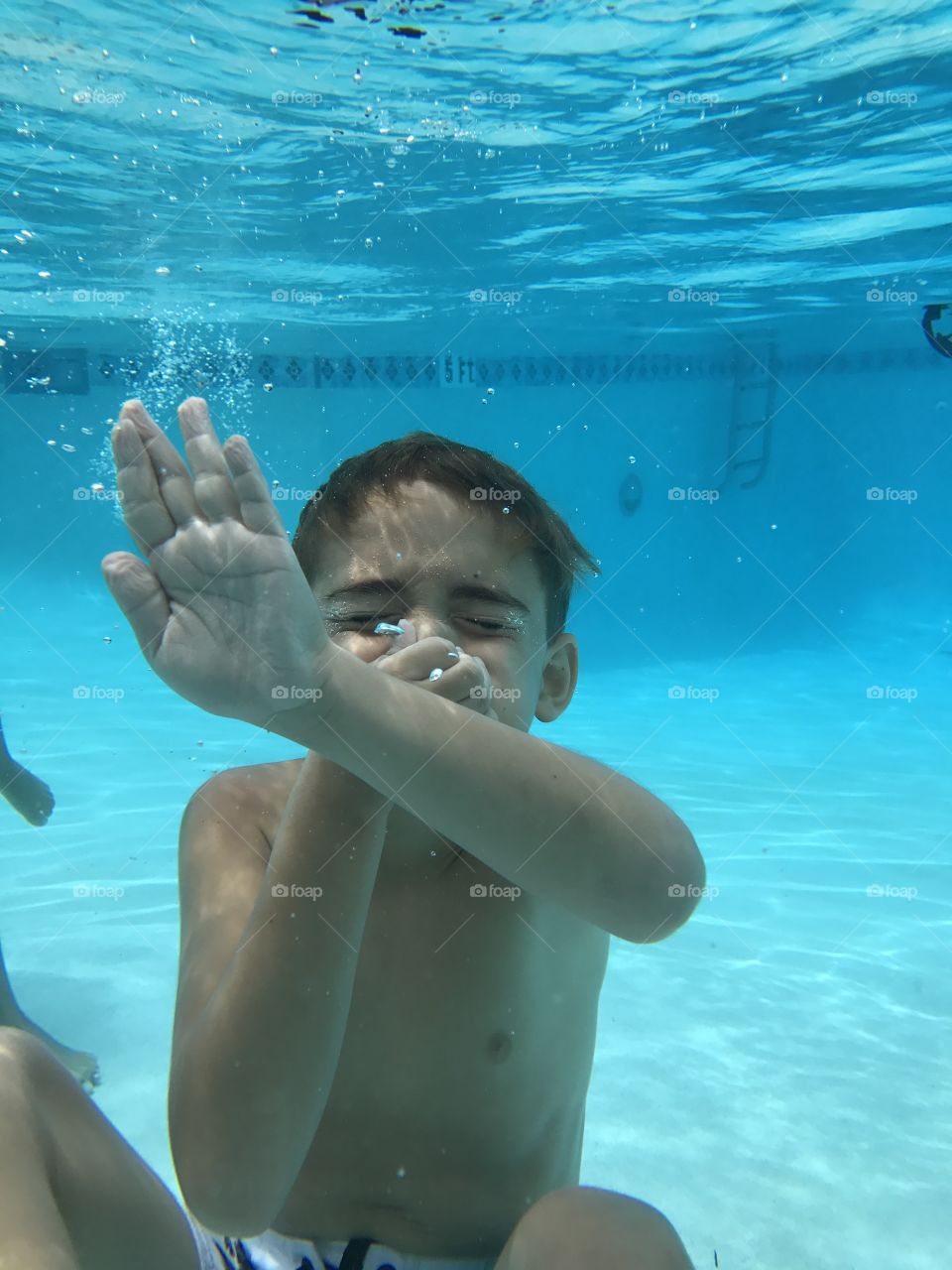 Son underwater 