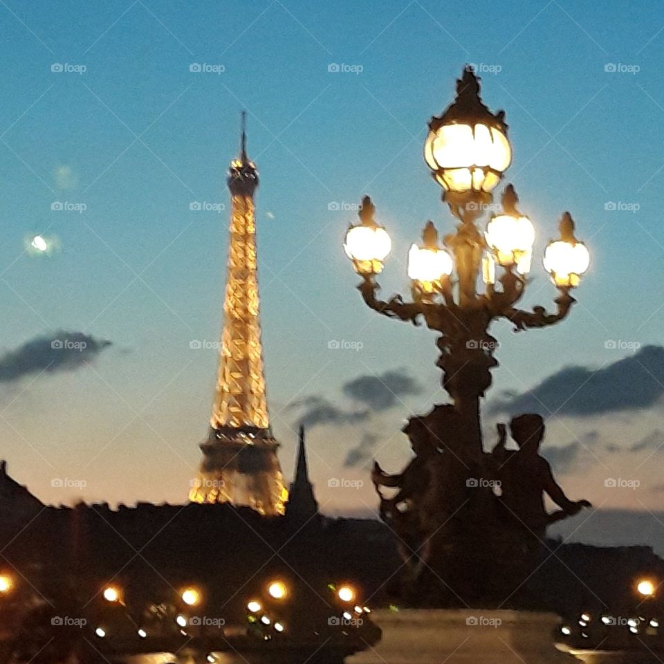 Paris pont Alexandre III et Tour Eiffel