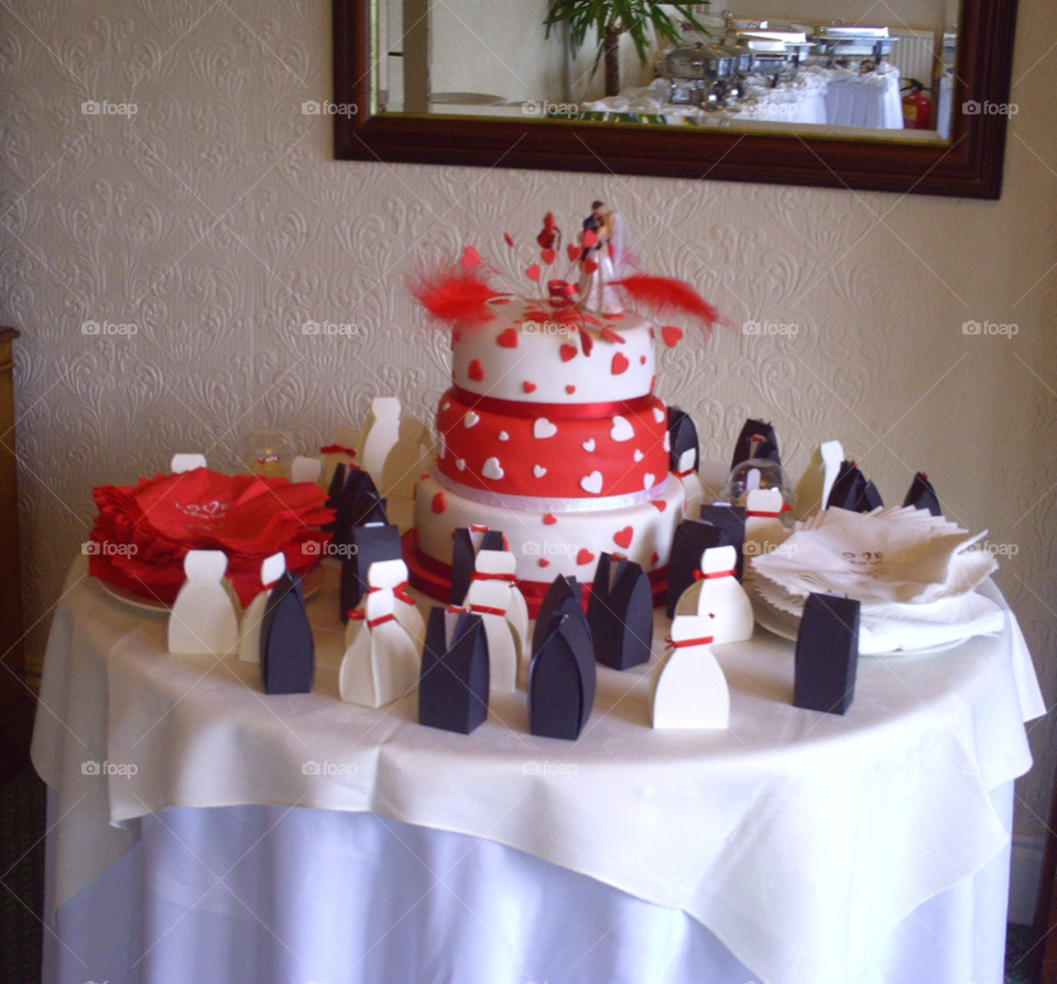the same colours as the football team the married couple support part of the cake was given to charity by pawright68