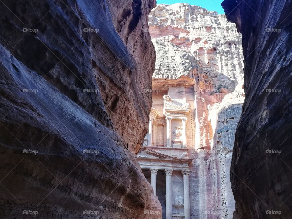 Glimpse of the famous temple of the treasury of Petra