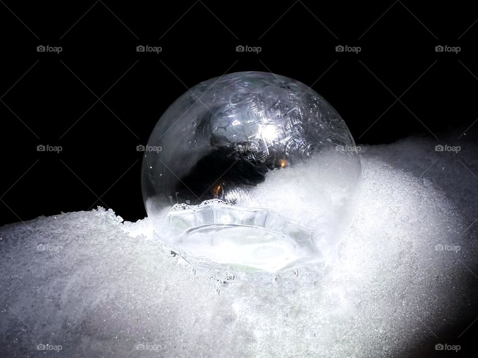 Frozen water bubble 