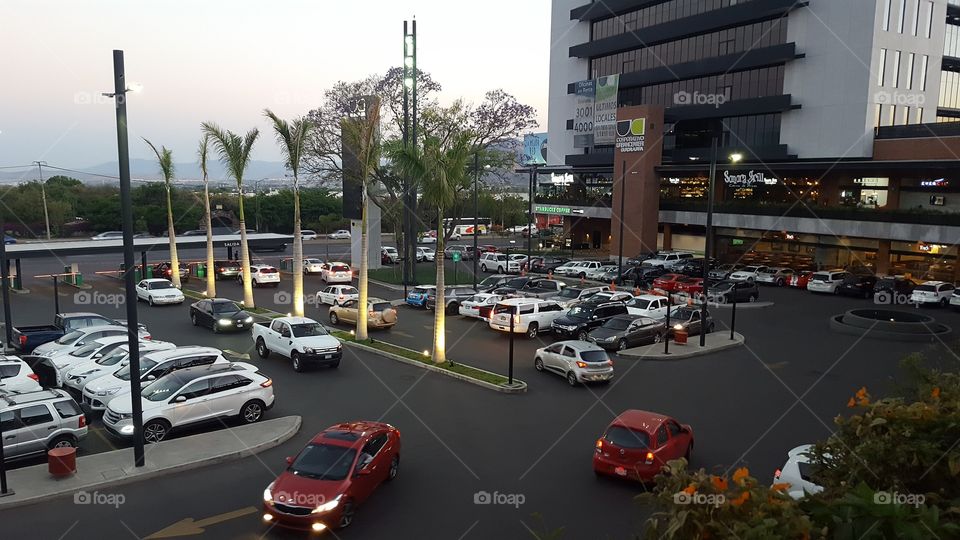 URBAN CENTER PLAZA COMERCIAL