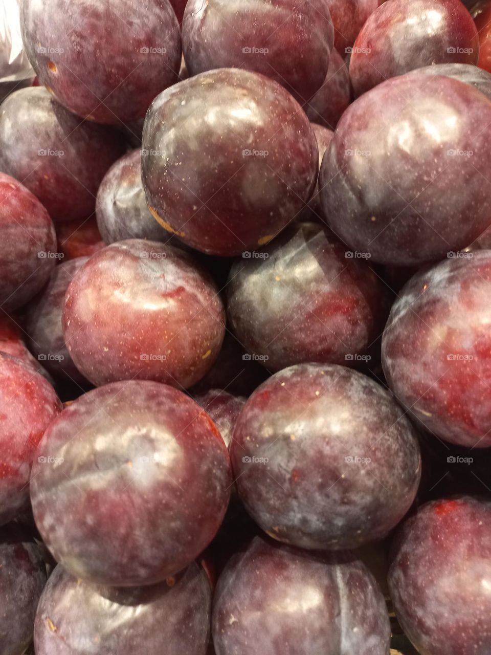 A ameixa é uma fruta com vários benefícios  para a saúde, como o controle glicêmico: A ameixas, ajuda a controlar os níveis de açúcar  no sangue  e a prevenir a diabetes.  Contém vitaminas A, C, K e do Complexo B, além  de minerais