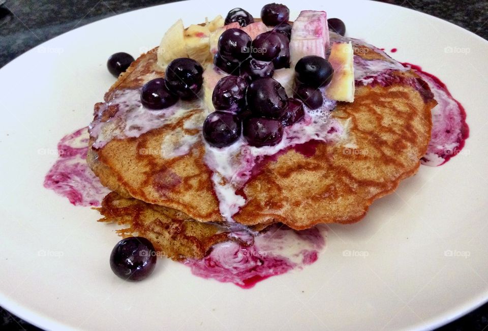 Brown Rice Pancakes with banana and blueberries 