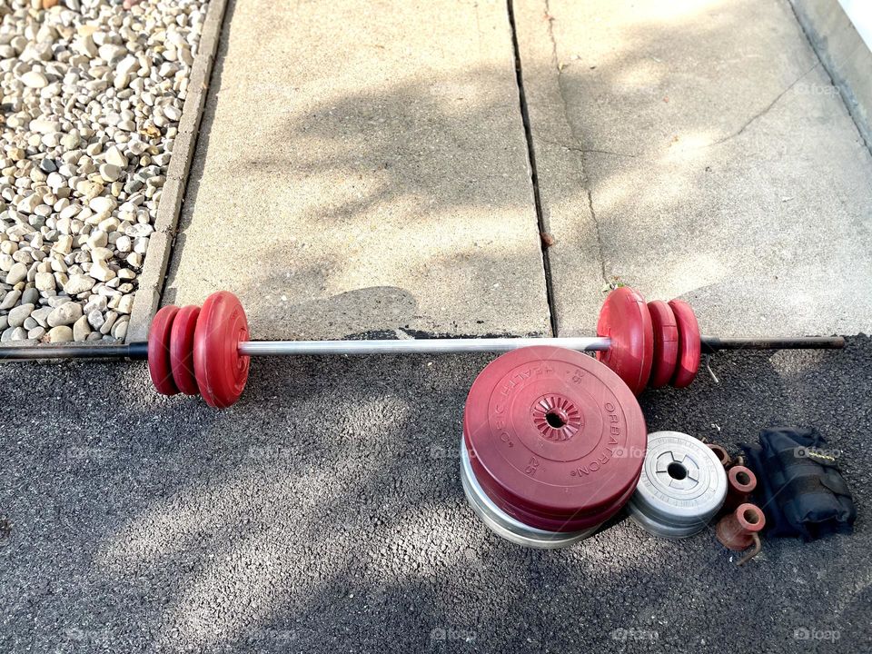 Weights and bar, lifting weights at home, weight set 