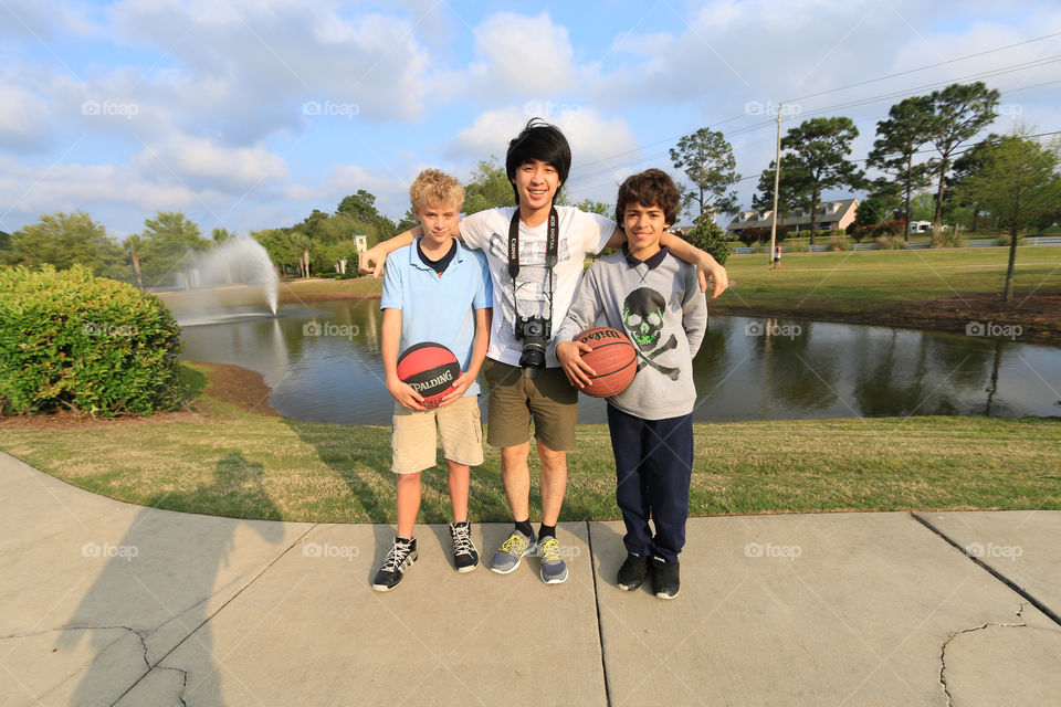 Men with basketball 