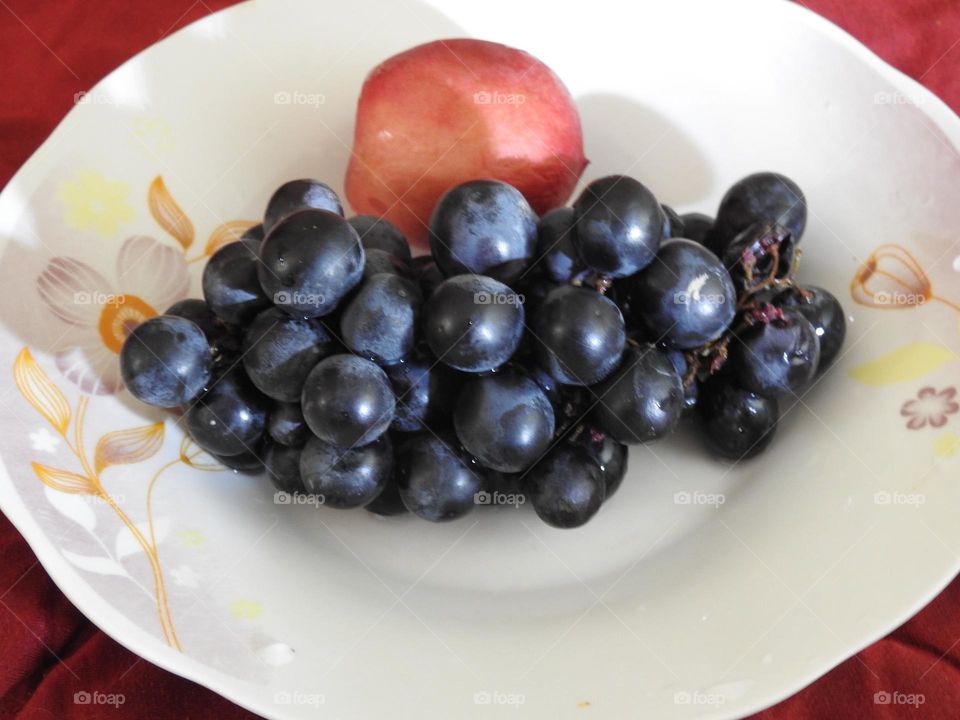 Grapes and peach fruit