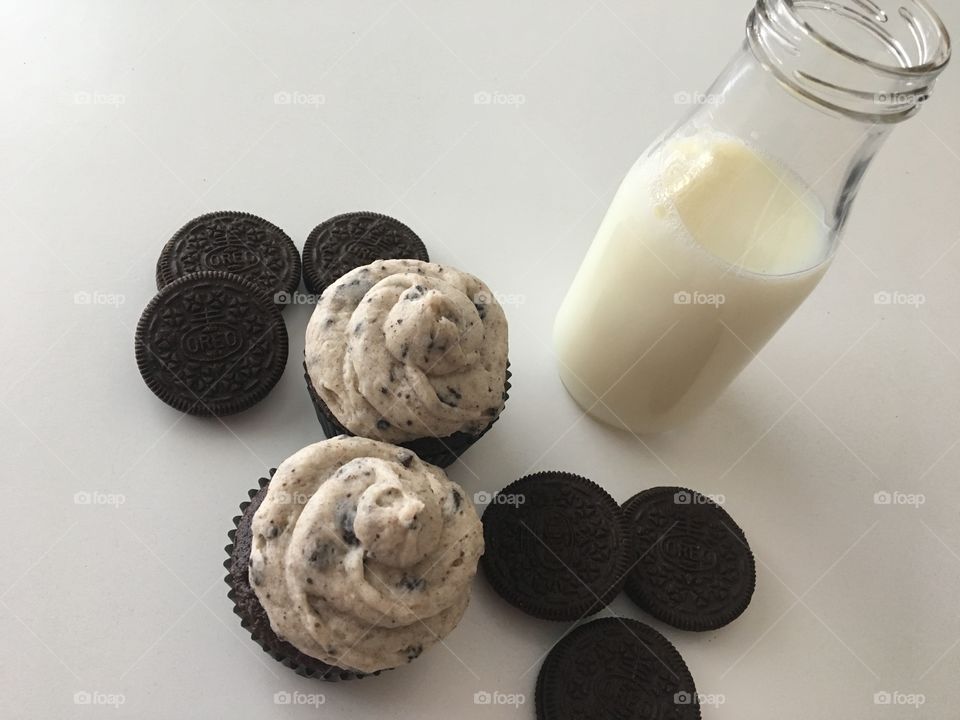 Oreo Cupcakes with Oreo Buttercream Icing