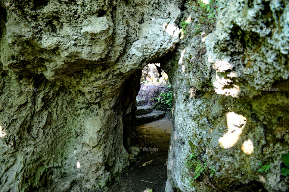Pasaje entre las rocas