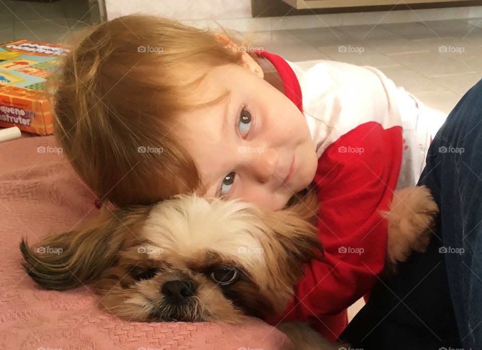 🇧🇷TOTAL TENDERNESS - My joys: Maria Estela, still small, and her unconditional love for her dog Pepita (affection that only grows). / 🇧🇷 As minhas alegrias: Maria Estela, ainda pequena, e o amor incondicional dela pela Pepita (carinho que só cresce).
