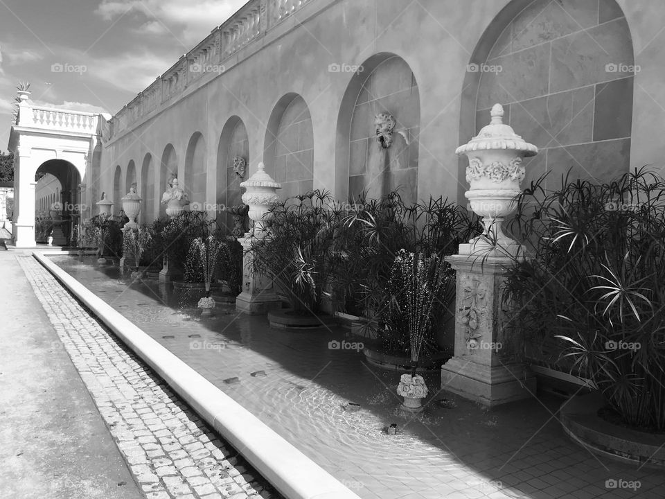 Wall with fountains