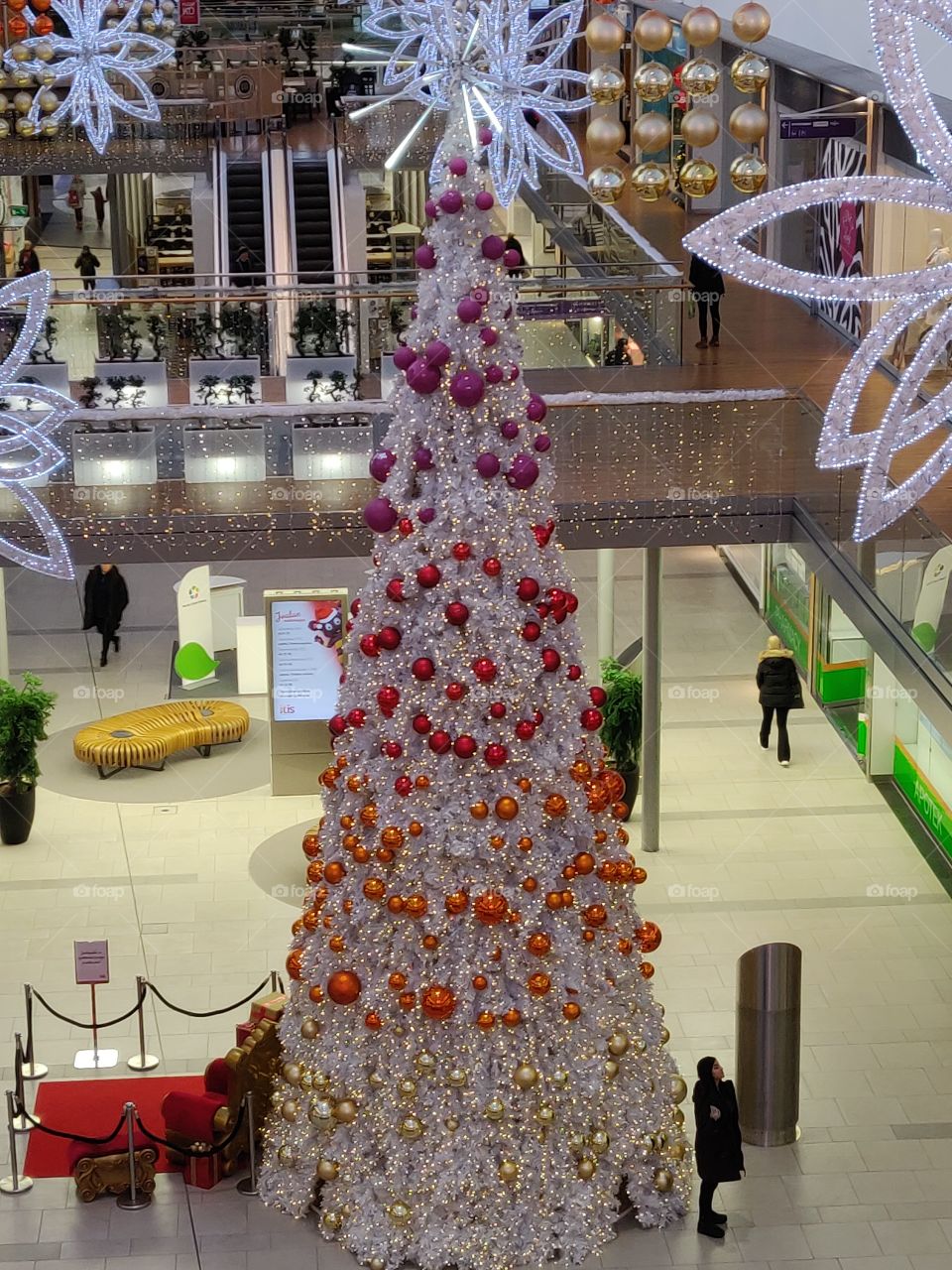 Christmas tree at the shopping mall.