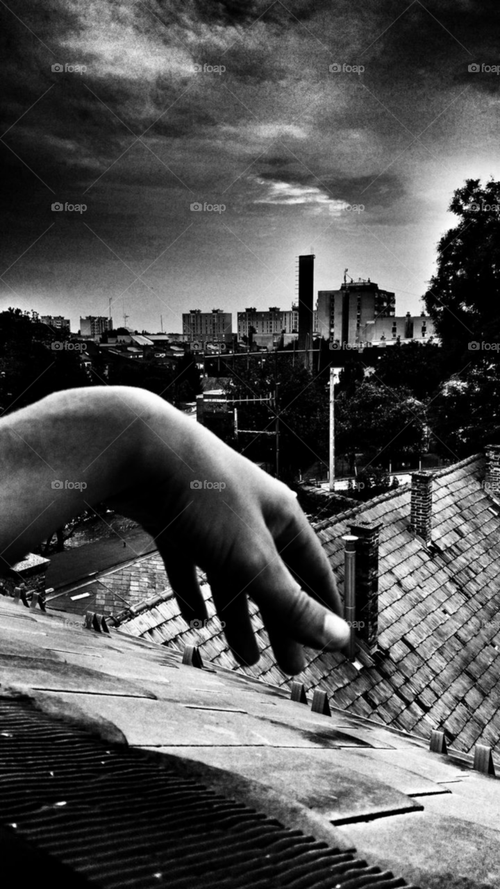arm on roof window