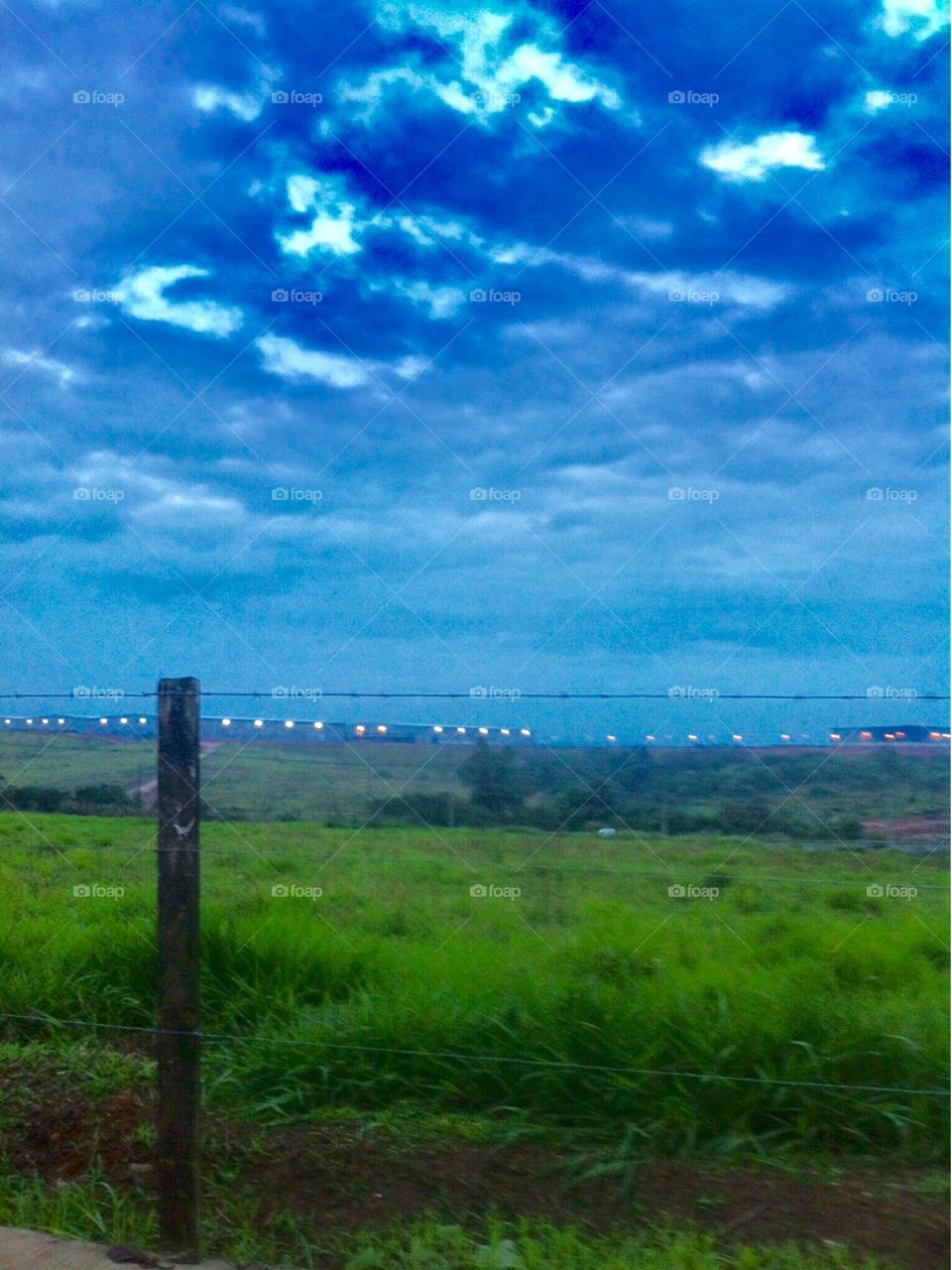 🌅Desperte, Jundiaí!
Seja com #Frio ou com #Chuva, que seja bom! 
🍃
#sol #sun #sky #céu #photo #nature #morning #alvorada #natureza #horizonte #fotografia #pictureoftheday #paisagem #inspiração #amanhecer #mobgraphy #mobgrafia #Jundiaí #AmoJundiaí 