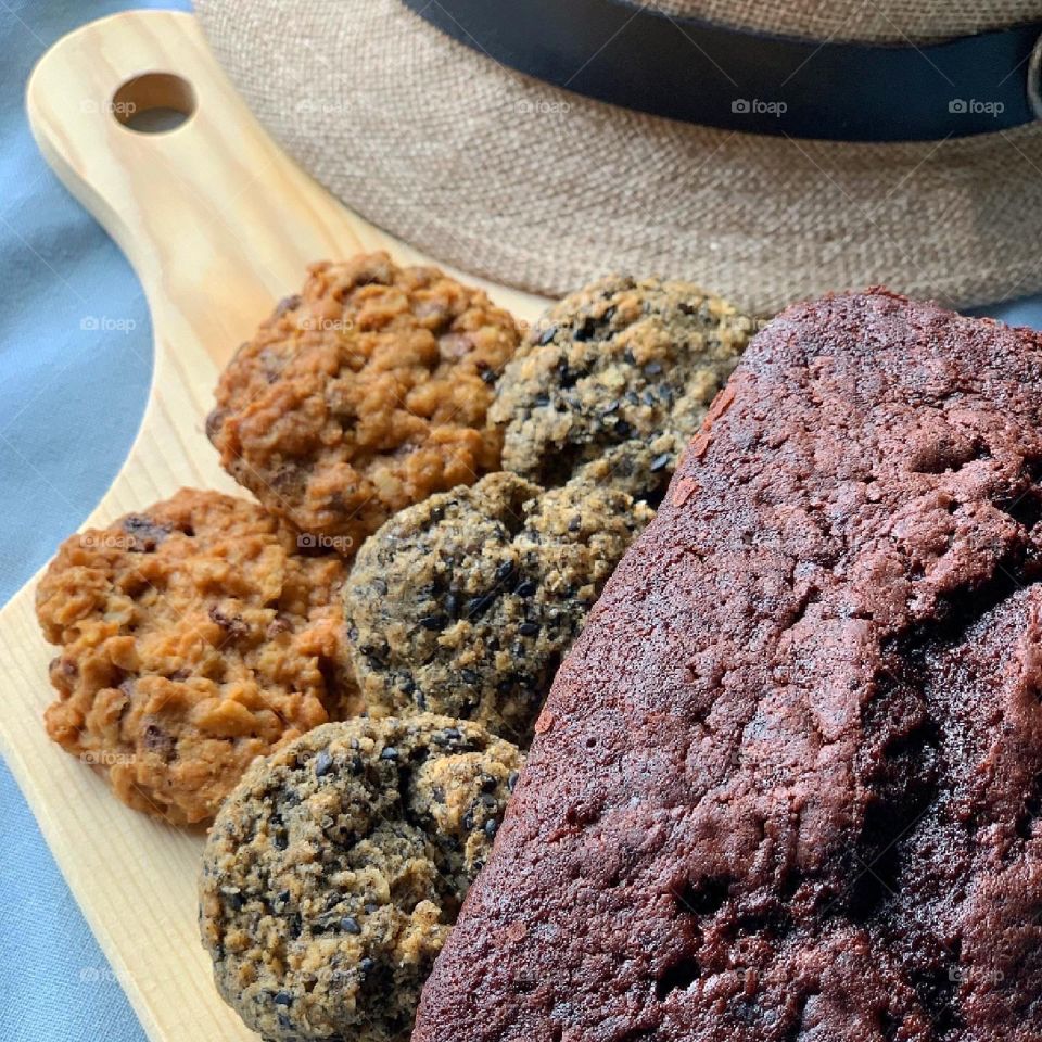 Chocolate loaf cake with berries and assorted oatmeal cookies 