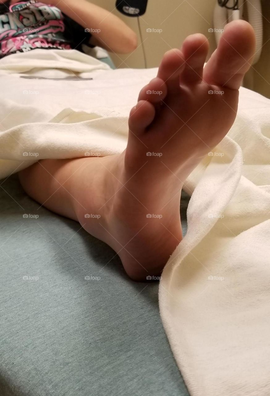 foot in sheets