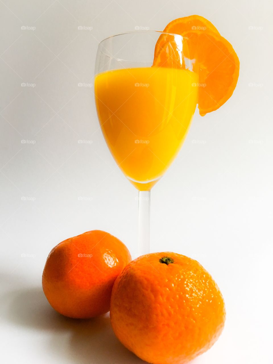 Juice from mandarin oranges in glass
