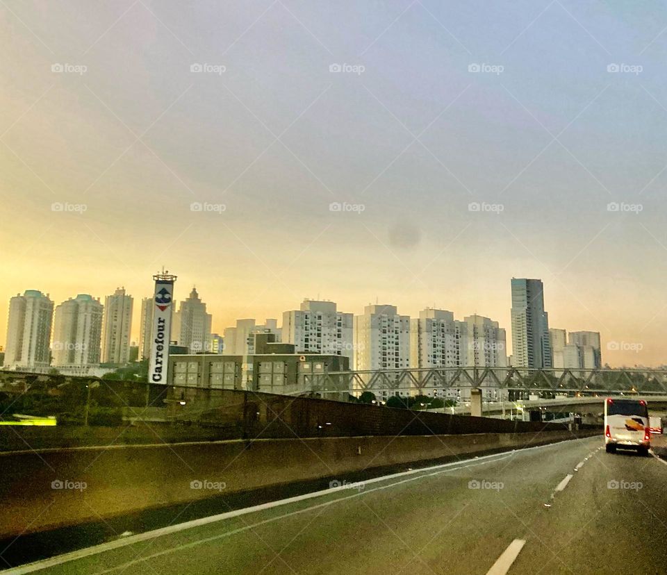 A pujança de #Jundiaí vista pela #RodoviaAnhanguera!
Como cresce a #cidade…
📸
#FOTOGRAFIAéNOSSOhobby
#amanhecer #morning #sol #sun #sky #céu #natureza #horizonte #fotografia #paisagem #landscapes #inspiração #mobgrafia #XôStress #prédios